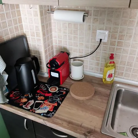 Apartman Cozy Apt! Friends & Family - Private Paid Parking Szaloniki