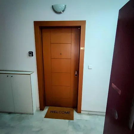 Cozy Apt! Friends & Family - Private Paid Parking * Szaloniki