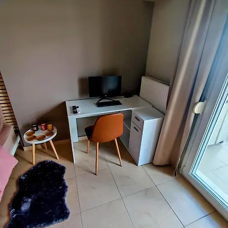 アパート Entire Metro Park 1 *