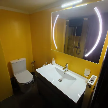 Entire Metro Park 1 アパート