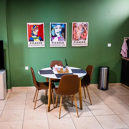 アパート Entire Metro Park 1 テッサロニキ